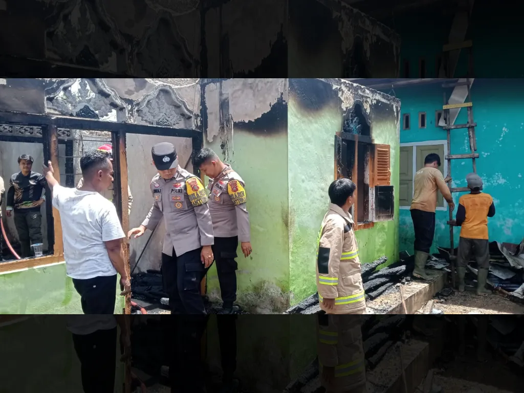 Polsek Payung Sekaki bersama pesonil turun melakukan bantuan pemadaman bersama masyarakar